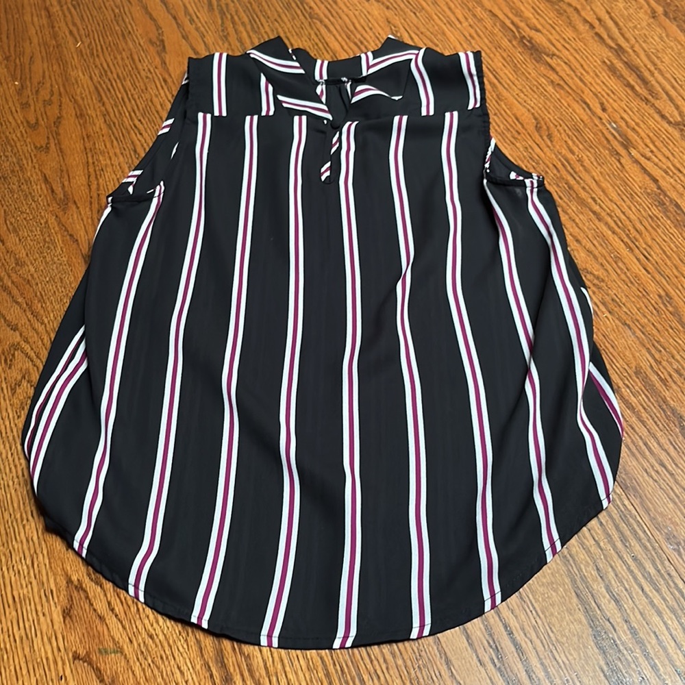 Who What Wear Black Sleeveless Vertical Stripe Blouse - Picture 4 of 6